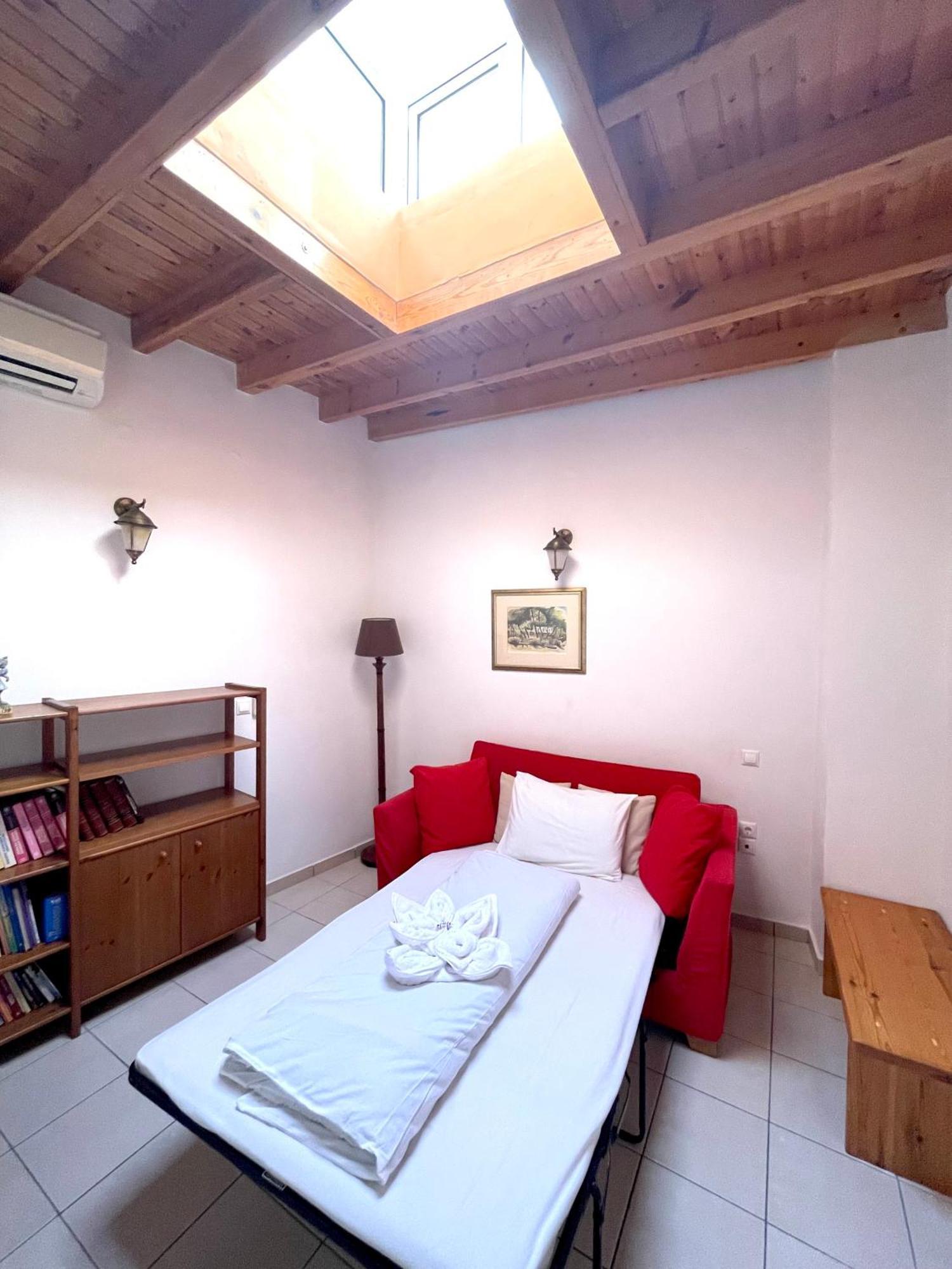Odyssey House Chrissi Akti Chania